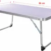 Mesa plegable pequeña diseñada para espacios reducidos.